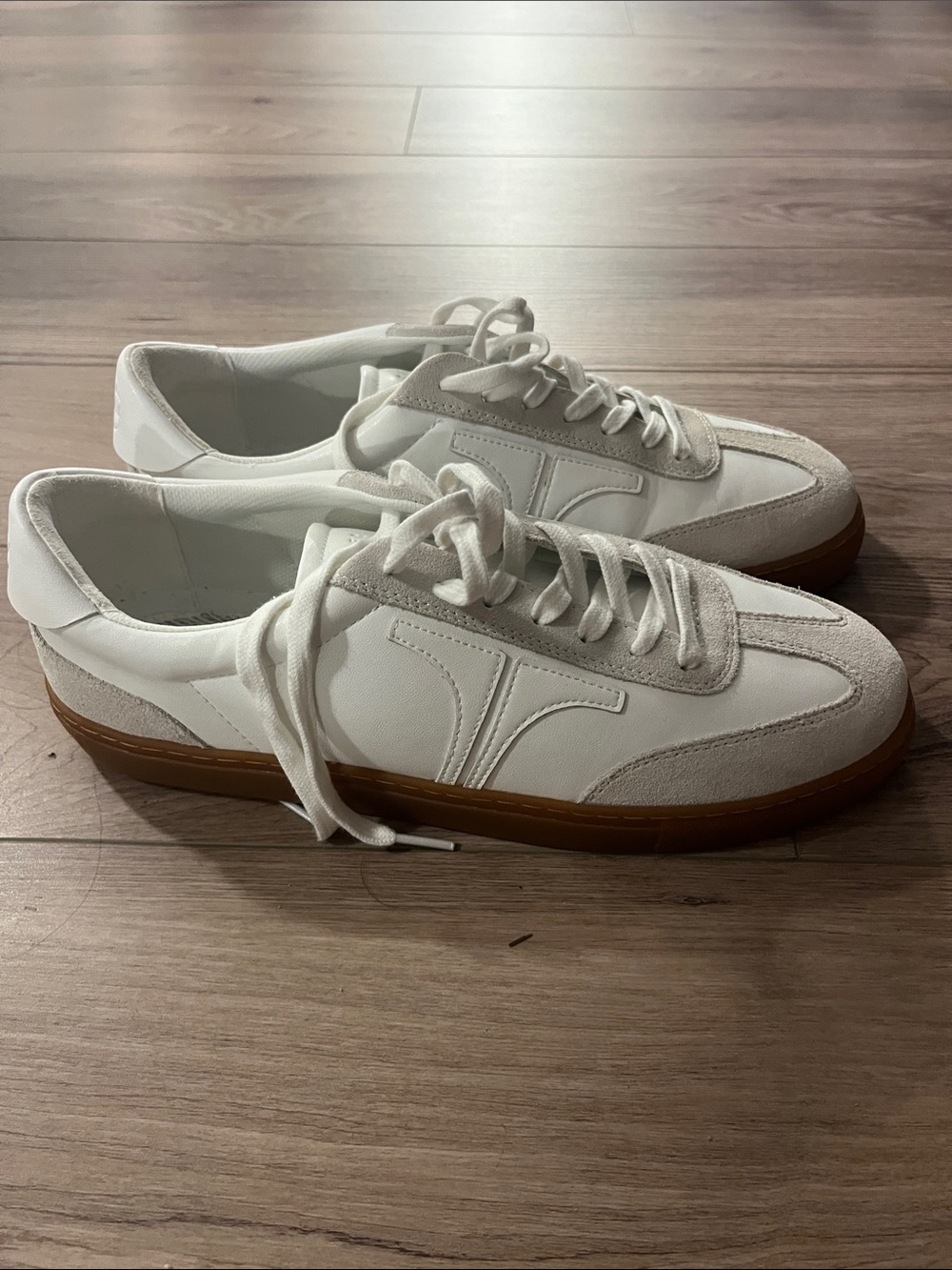 Ted Baker Men's White Low-Top Sneakers with Gum Sole and Suede Trim - NO INSOLE